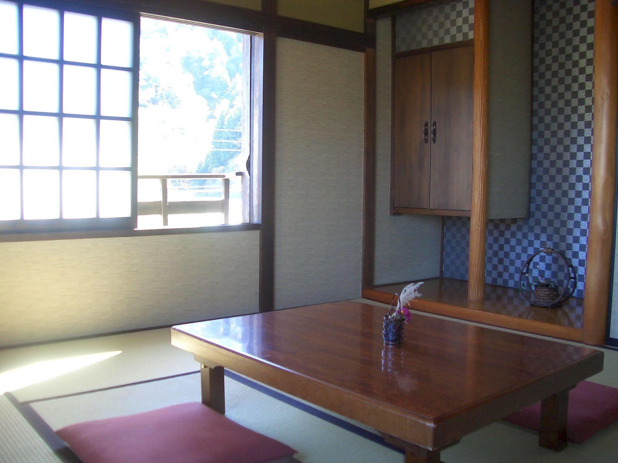 Hotel Shikitei Fujiyoshida Esterno foto
