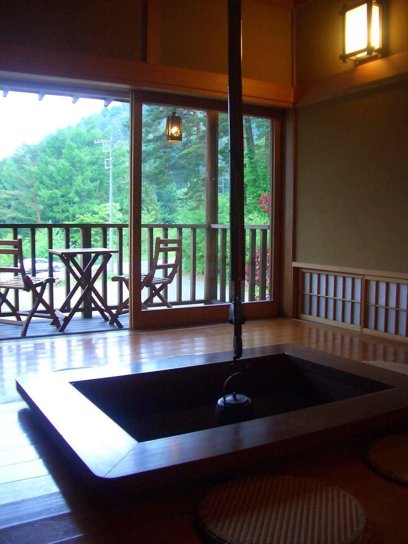 Hotel Shikitei Fujiyoshida Esterno foto